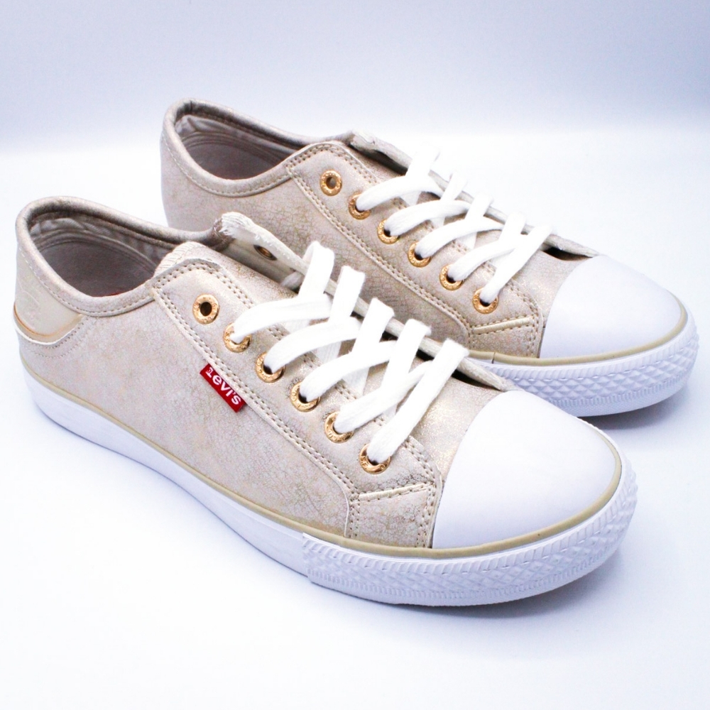 Levi's Low Top Gold Sneakers Size 7.5 Women’s